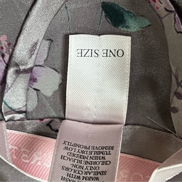 Victoria Secret Robe - Picture 6 of 7